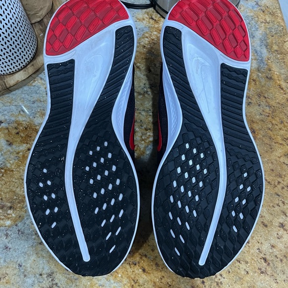 Nike Quest 5 size 10.5 - Picture 7 of 9